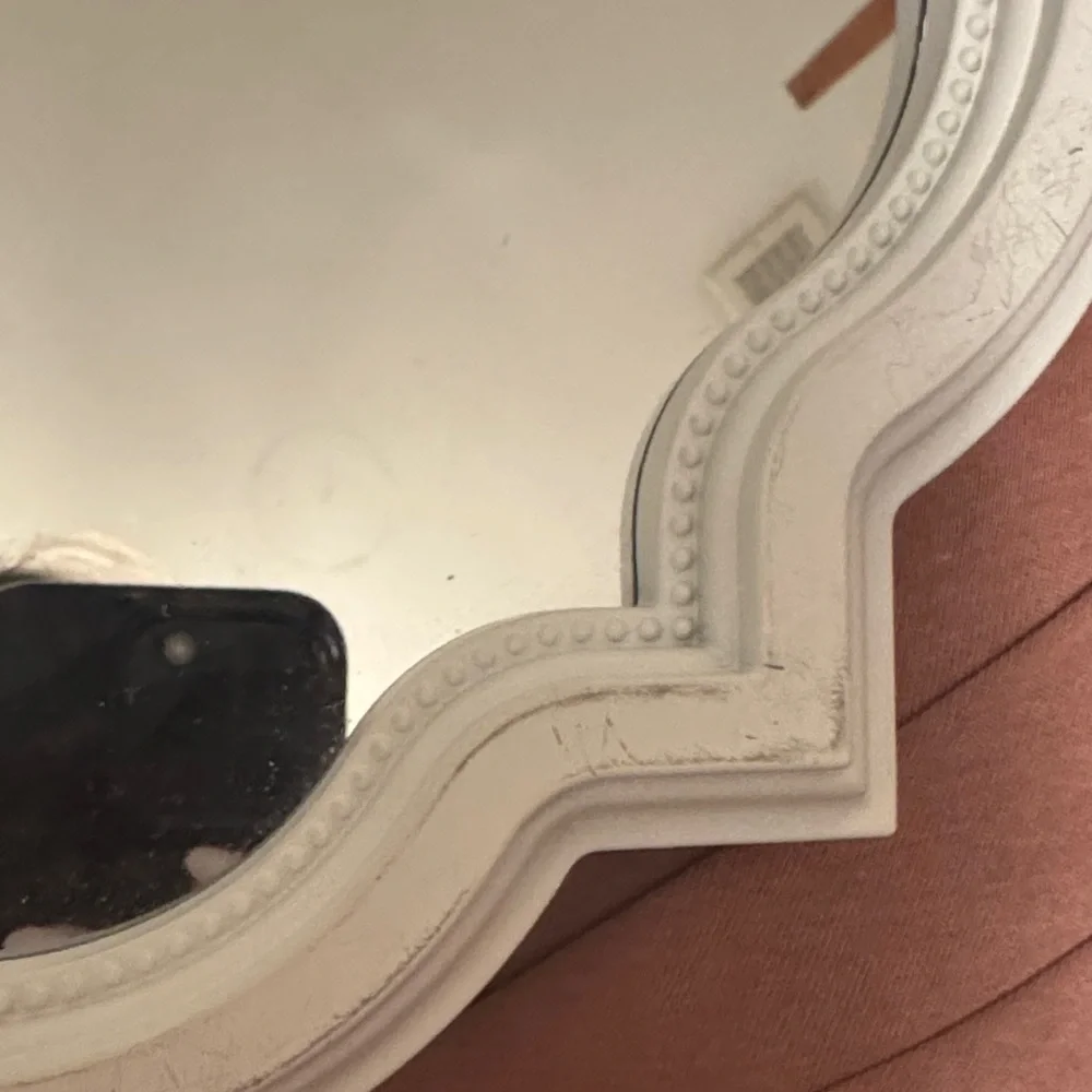 Elegant White Wall Mirrors